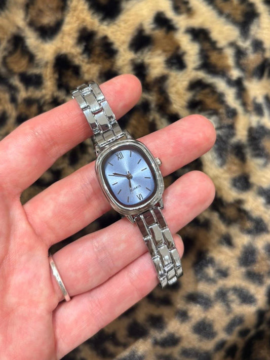 Oval Roma Rakamlı Retro Saat