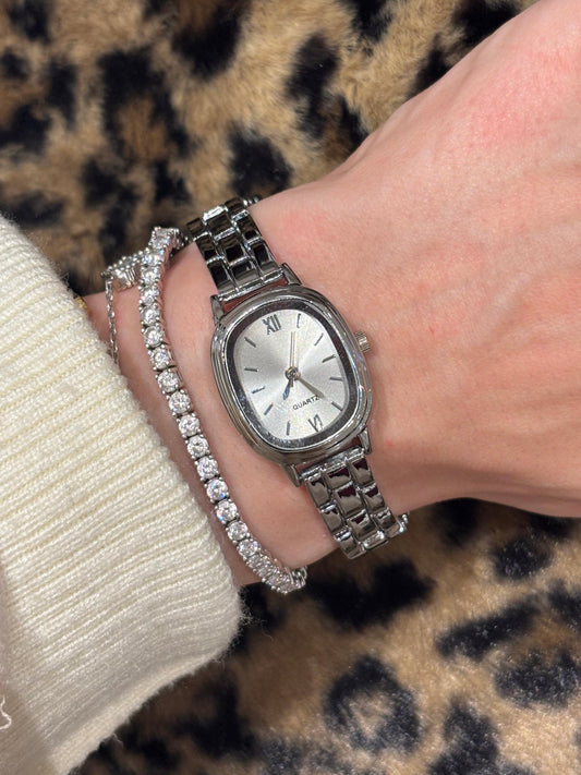 Oval Roma Rakamlı Retro Saat