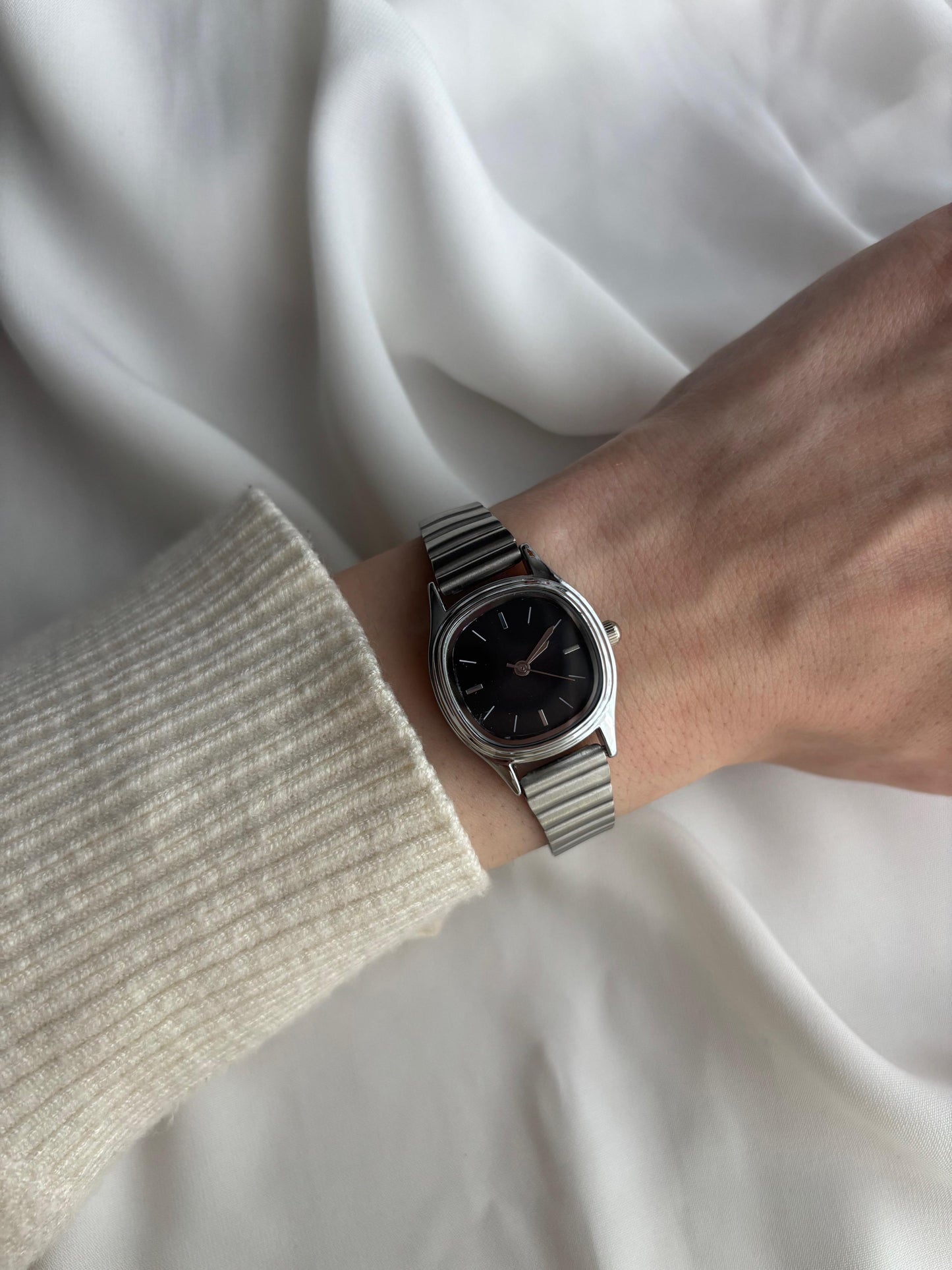 Yeni Oval Vintage Çelik Kordon Kadın Saat