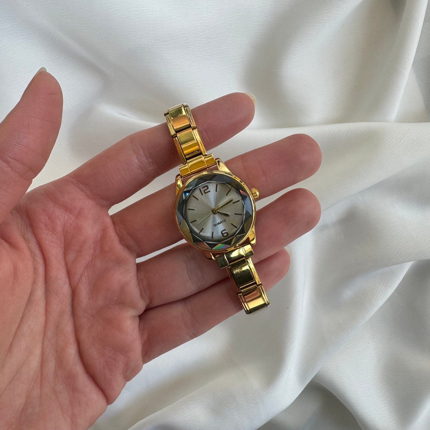 Yuvarlak NOMI Çelik Kordon Kadın Saat