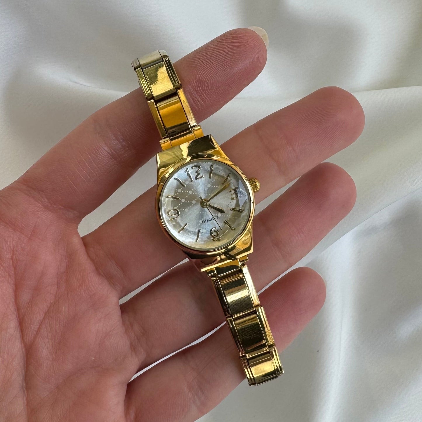 Mini Yuvarlak NOMI Çelik Kordon Kadın Saat