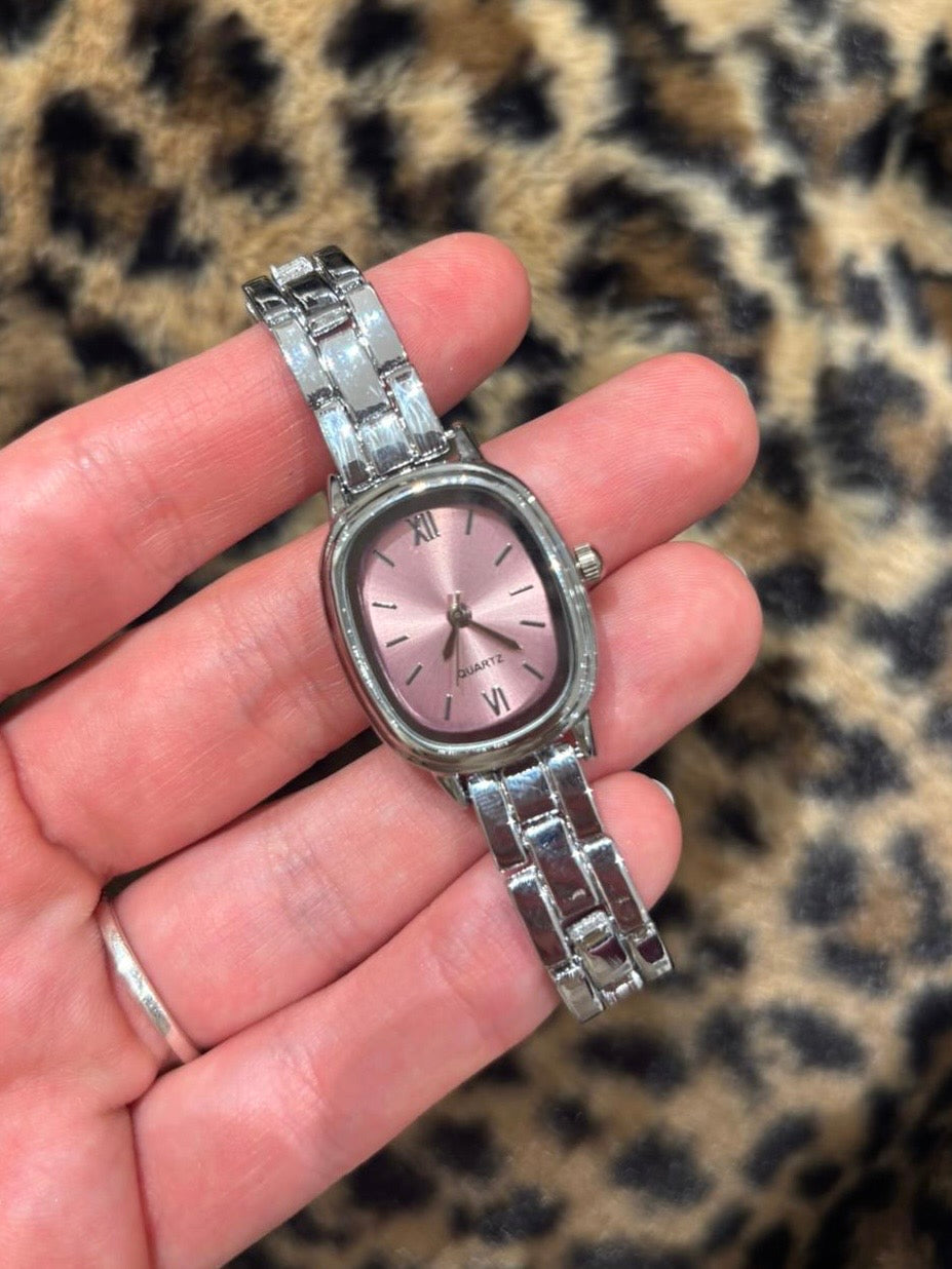 Oval Roma Rakamlı Retro Saat