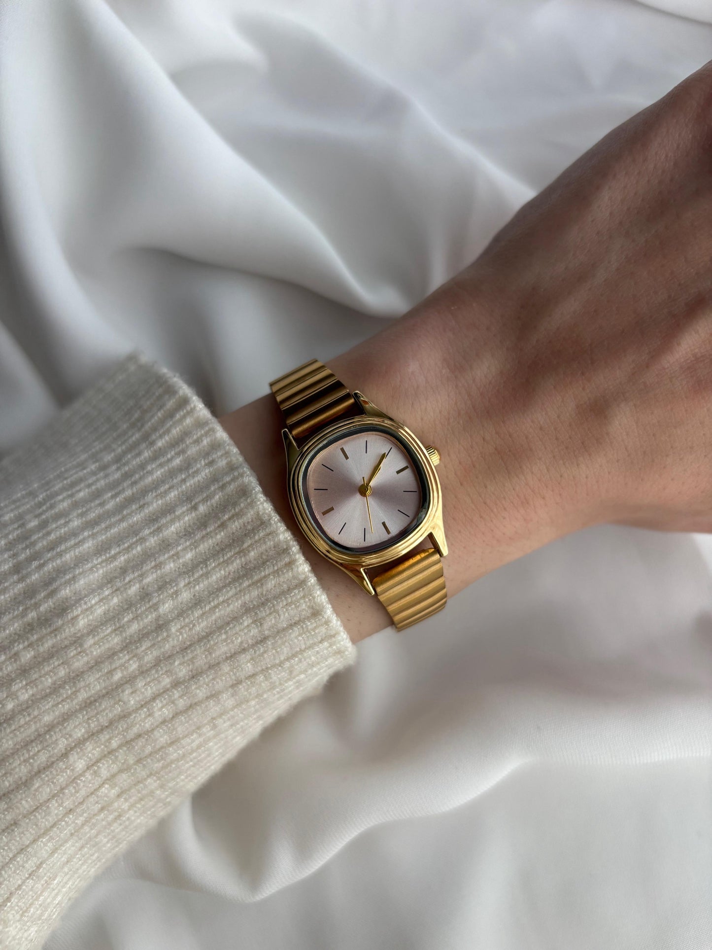 Yeni Oval Vintage Çelik Kordon Kadın Saat