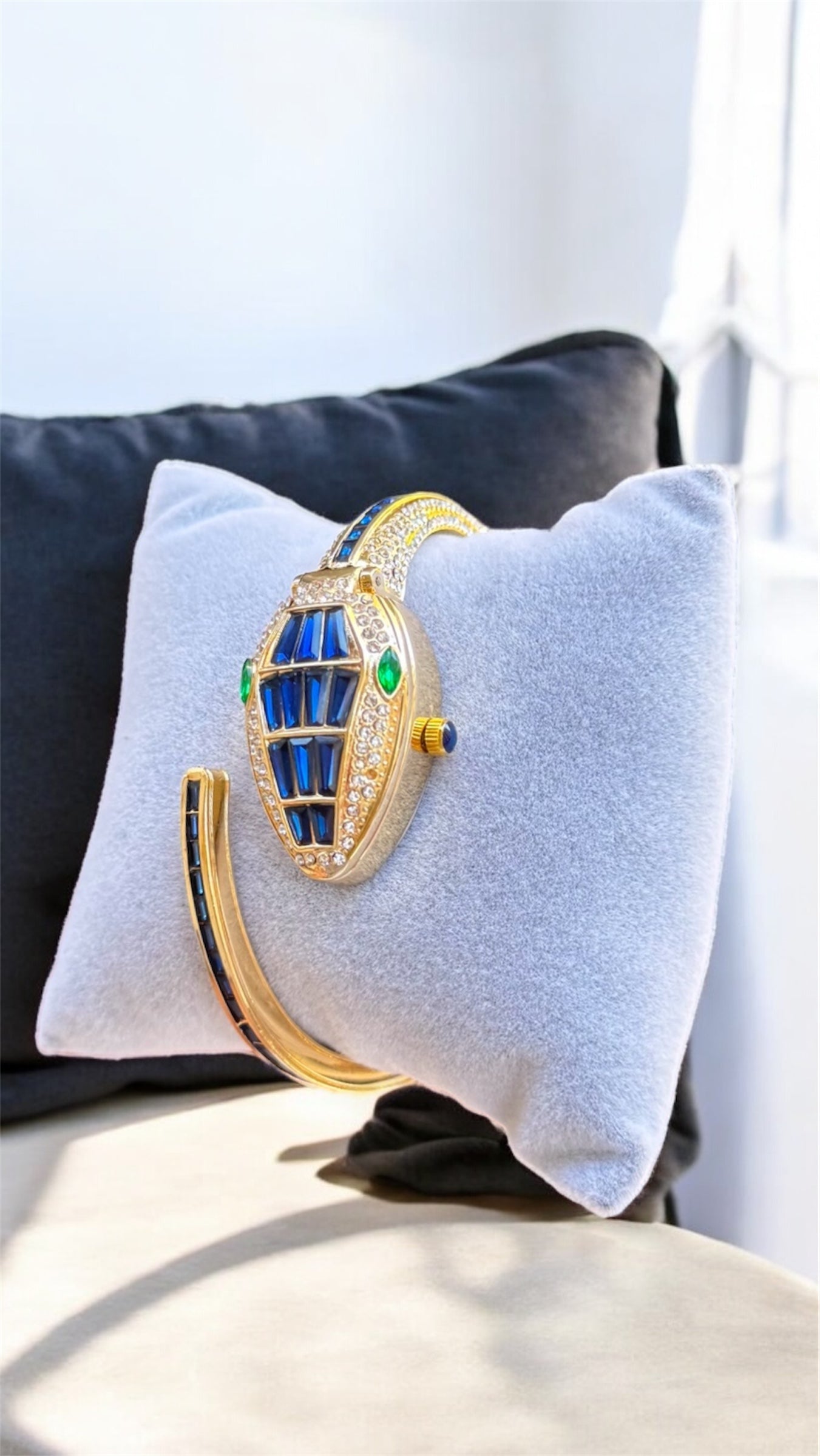 Yılan Kapaklı Kelepçe Saat