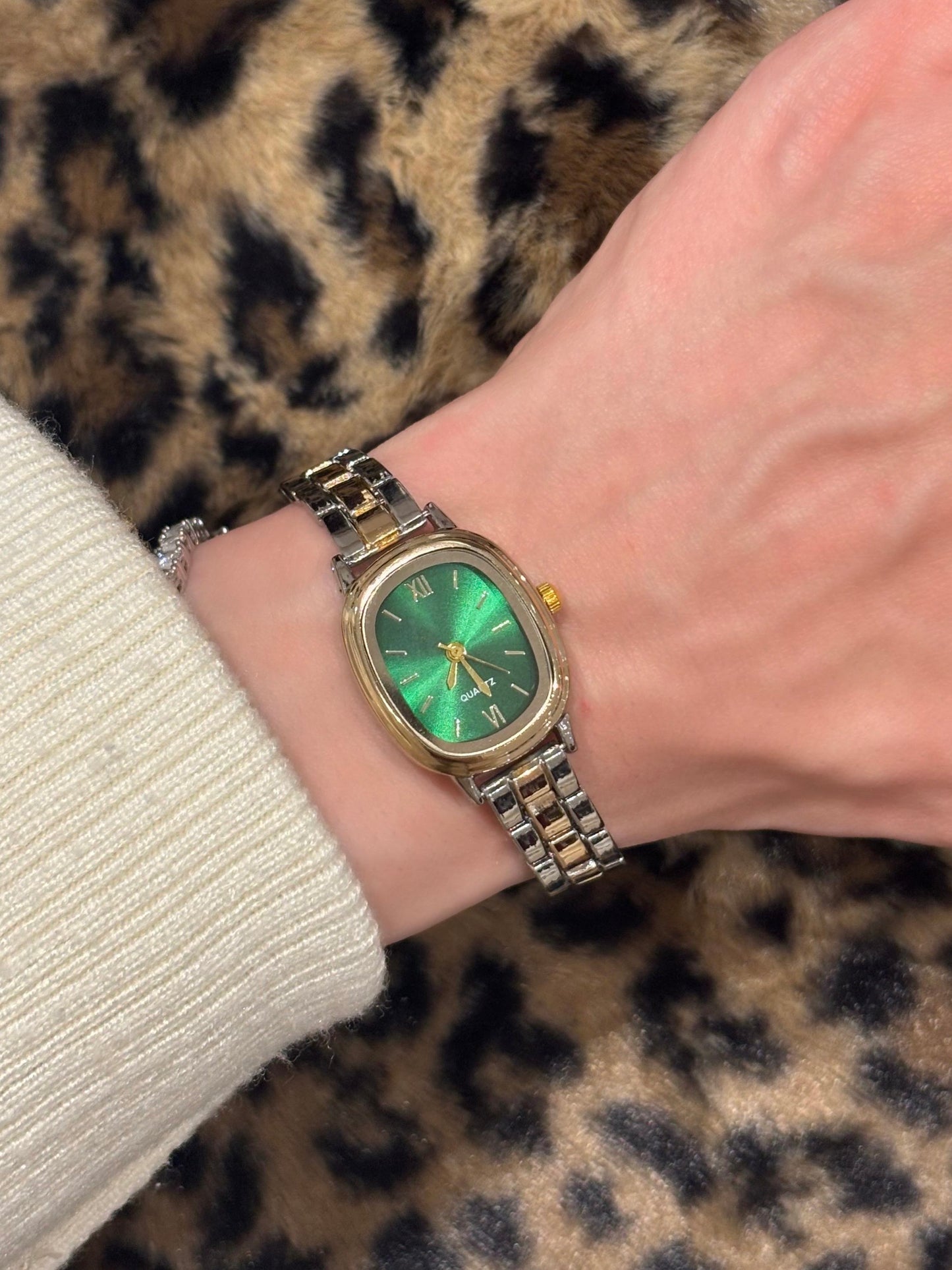 Oval Roma Rakamlı Retro Saat