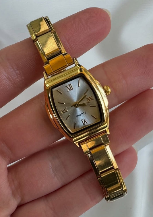 Oval NOMI Çelik Kordon Kadın Saat