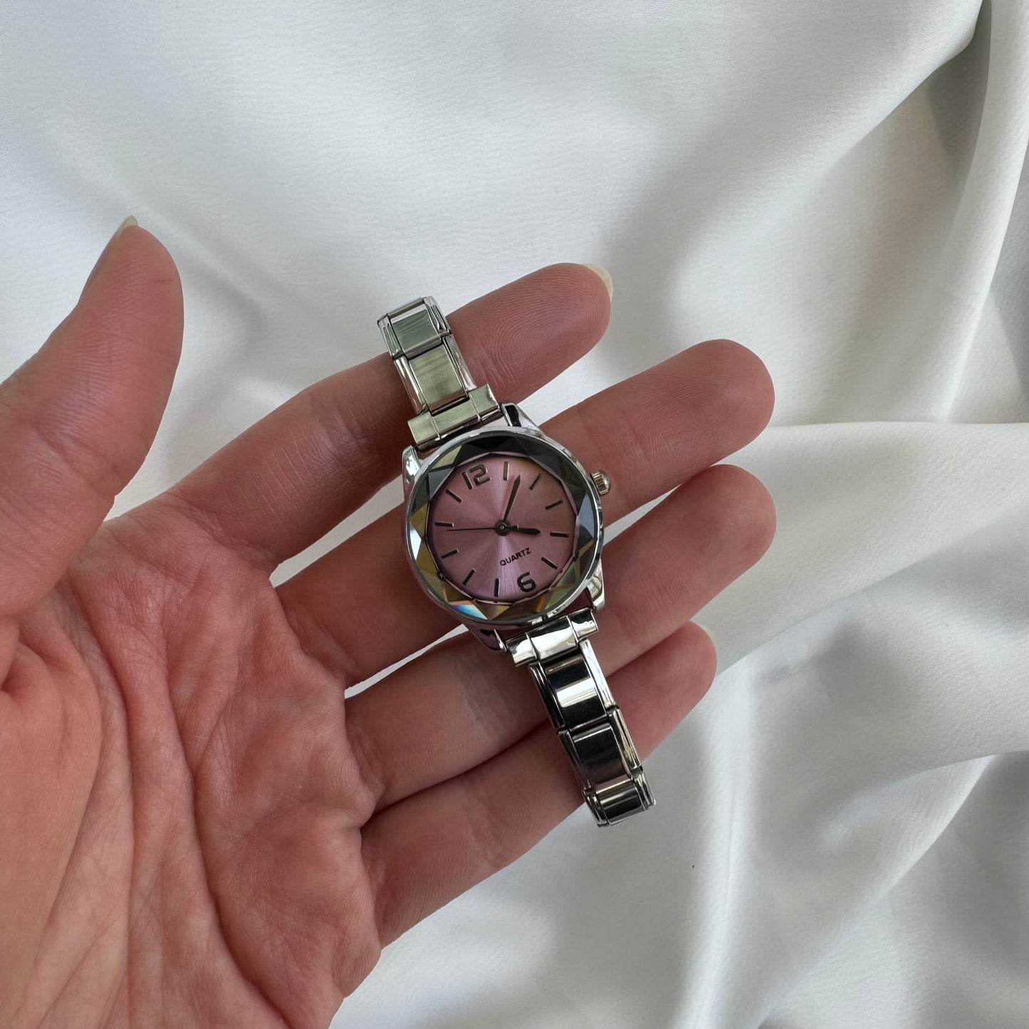 Yuvarlak NOMI Çelik Kordon Kadın Saat