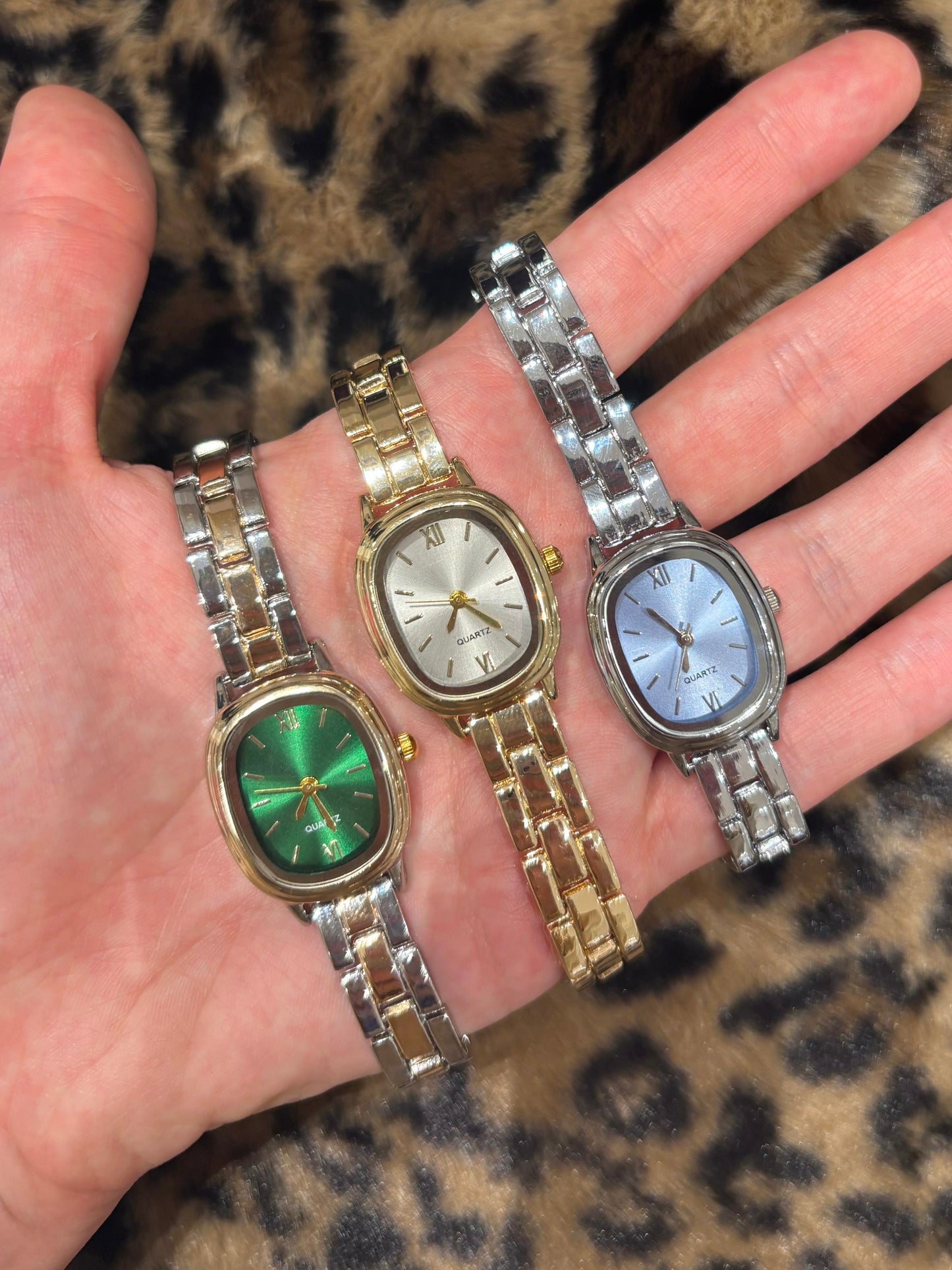 Oval Roma Rakamlı Retro Saat