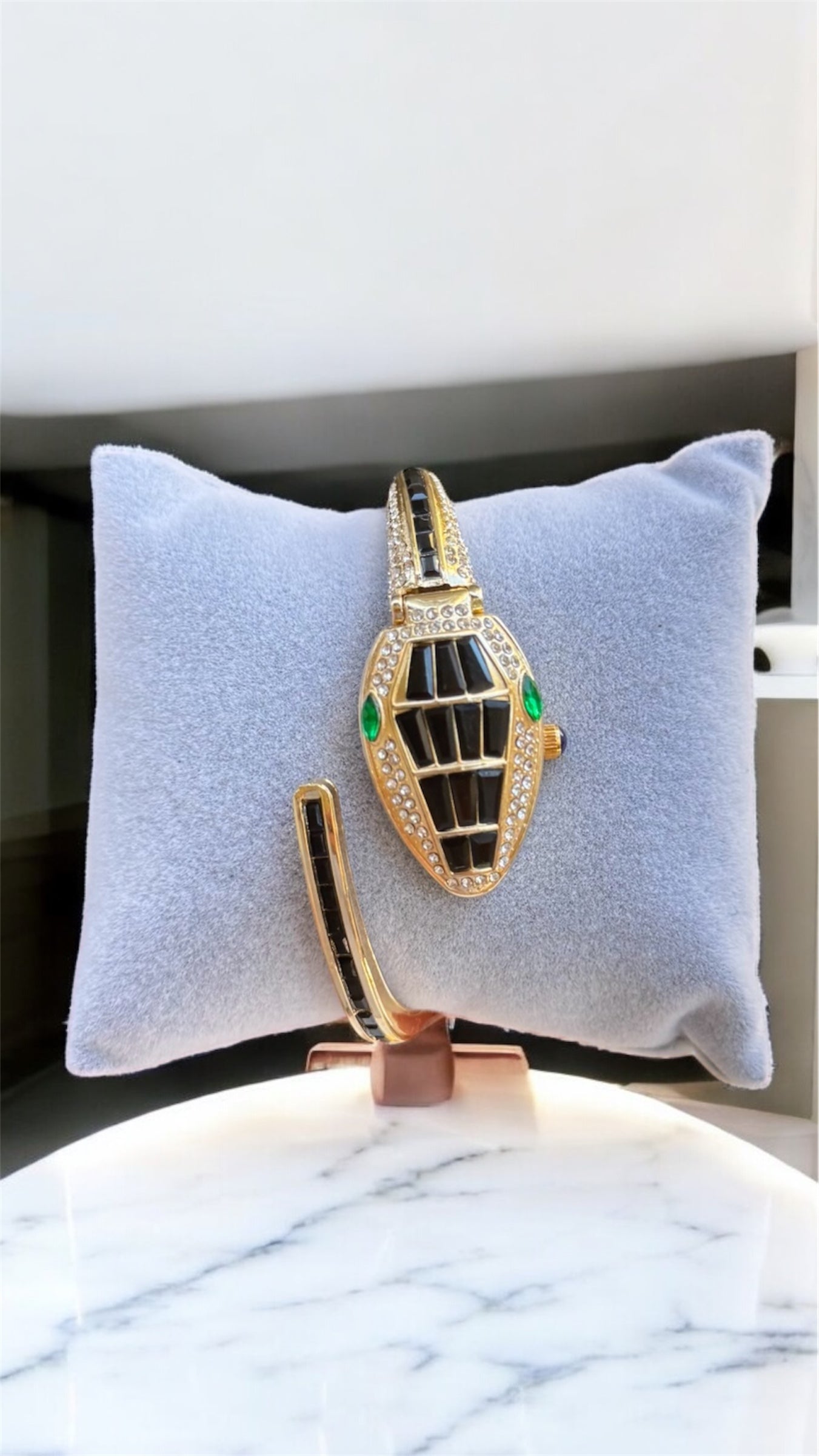 Yılan Kapaklı Kelepçe Saat