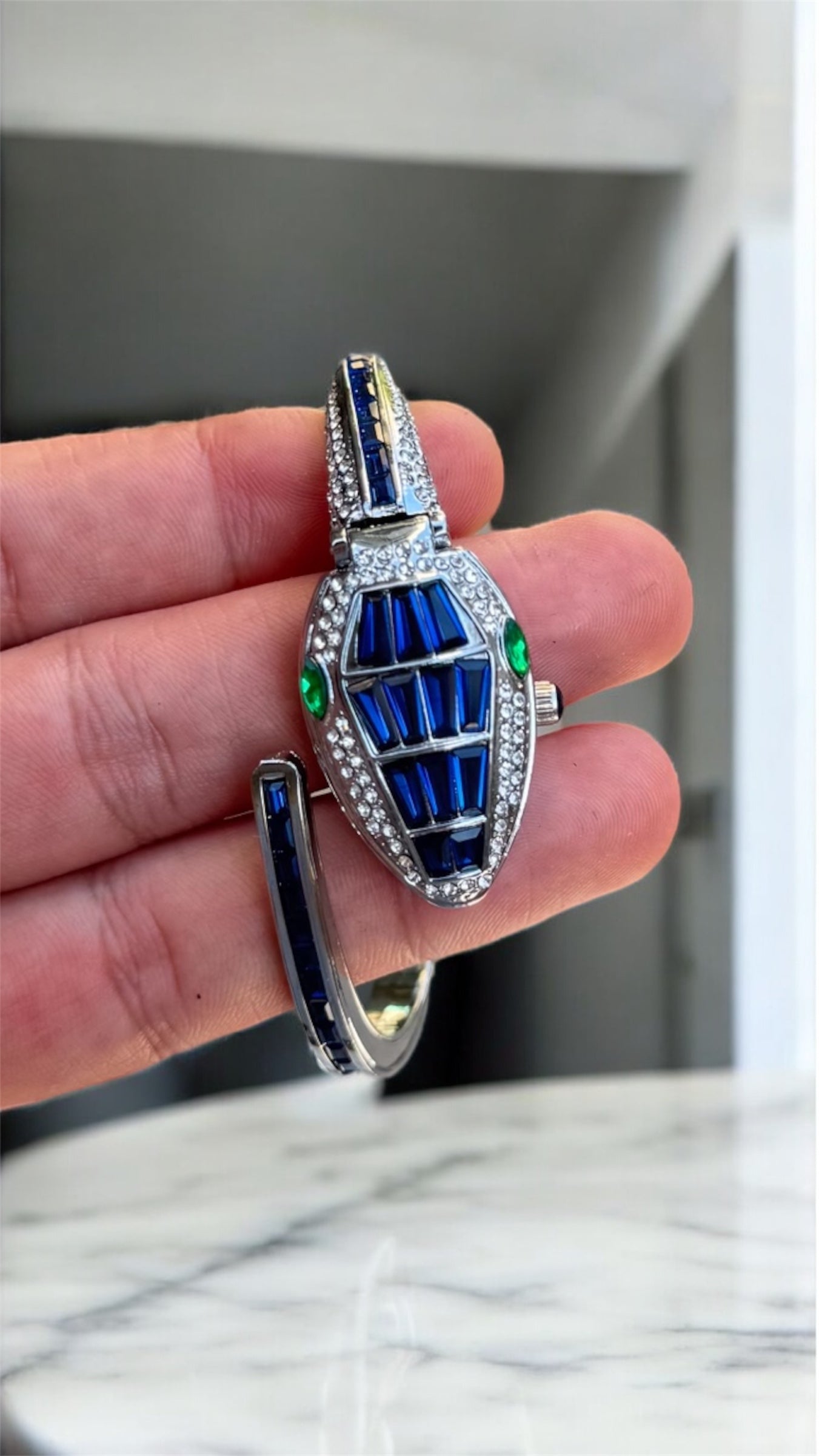 Yılan Kapaklı Kelepçe Saat