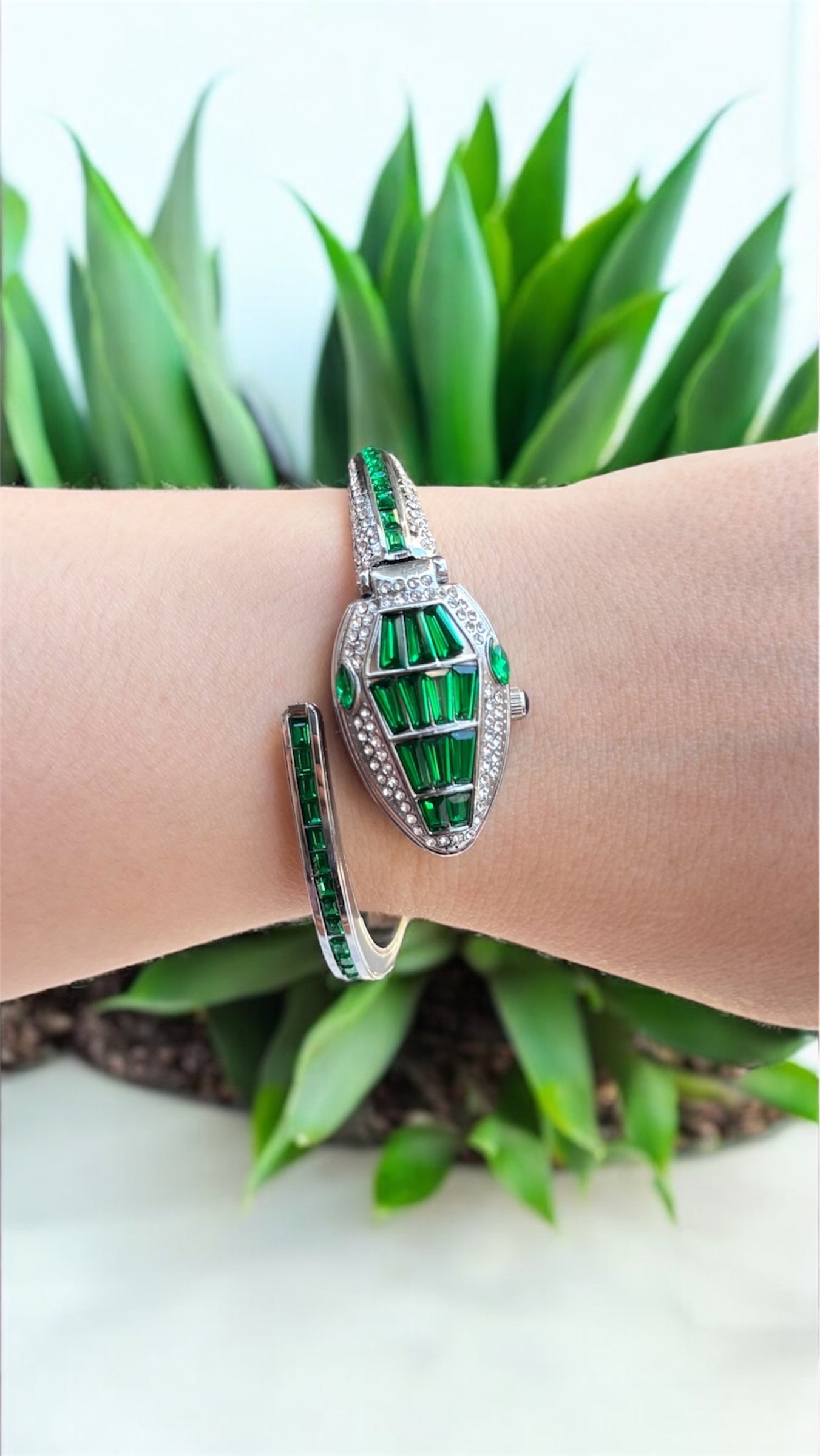 Yılan Kapaklı Kelepçe Saat