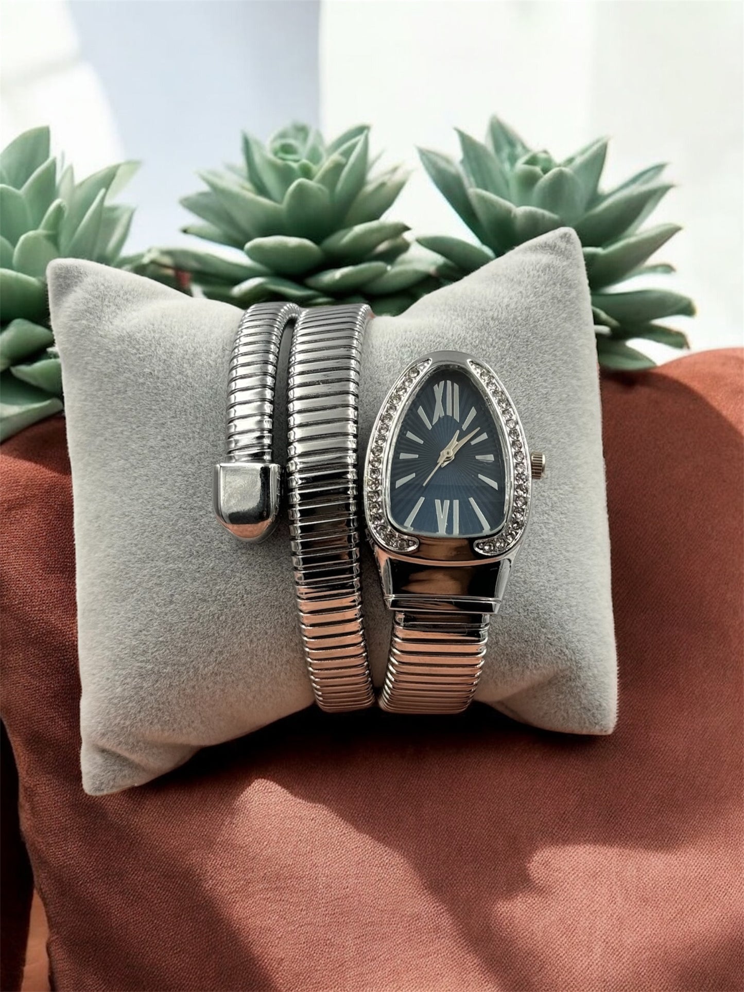 İnce Yılanlı Saat