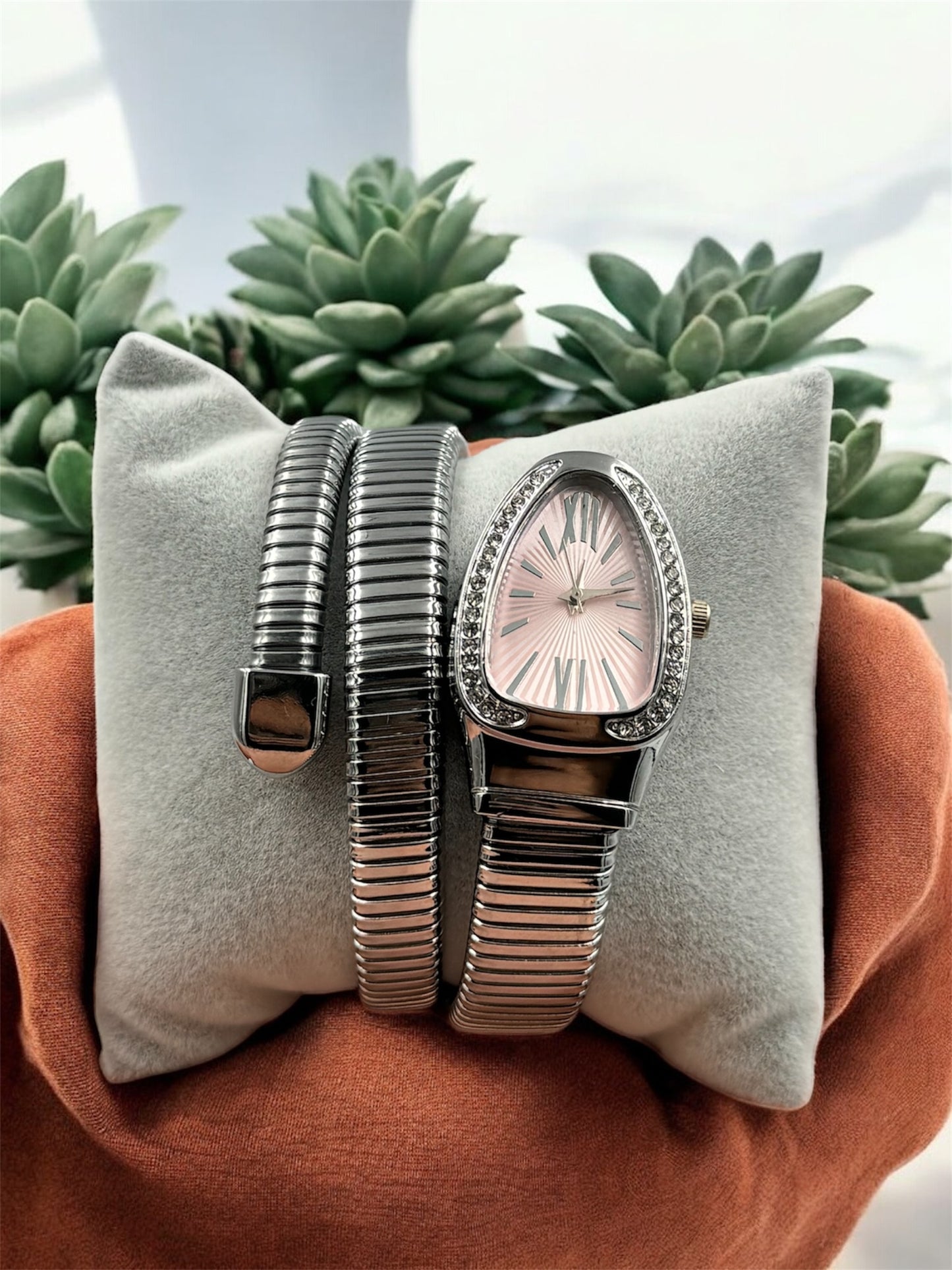 İnce Yılanlı Saat