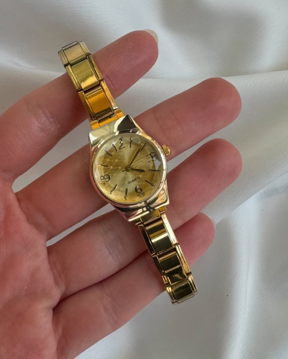 Mini Yuvarlak NOMI Çelik Kordon Kadın Saat