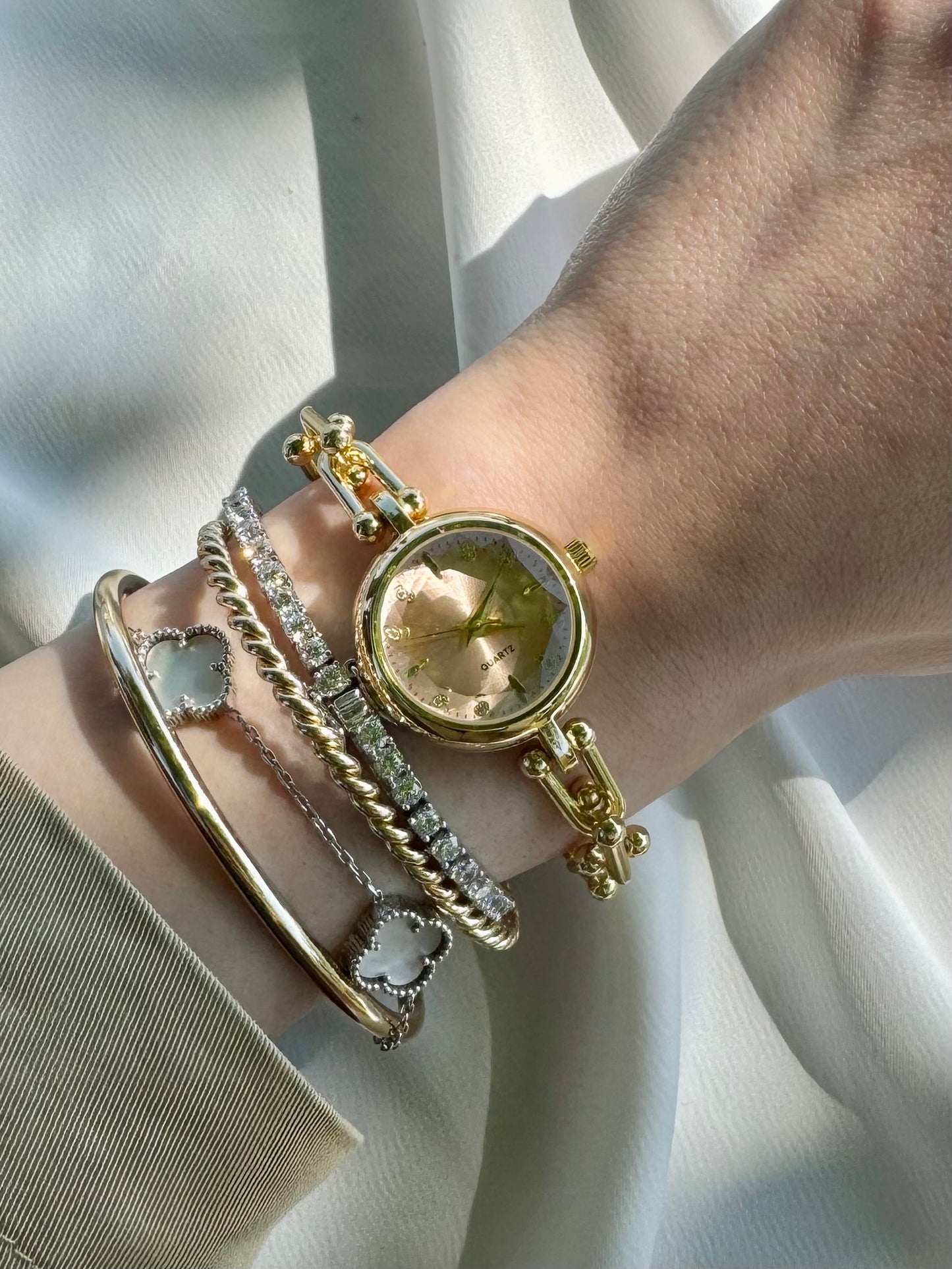 Yuvarlak Tf Model Kadın Saat